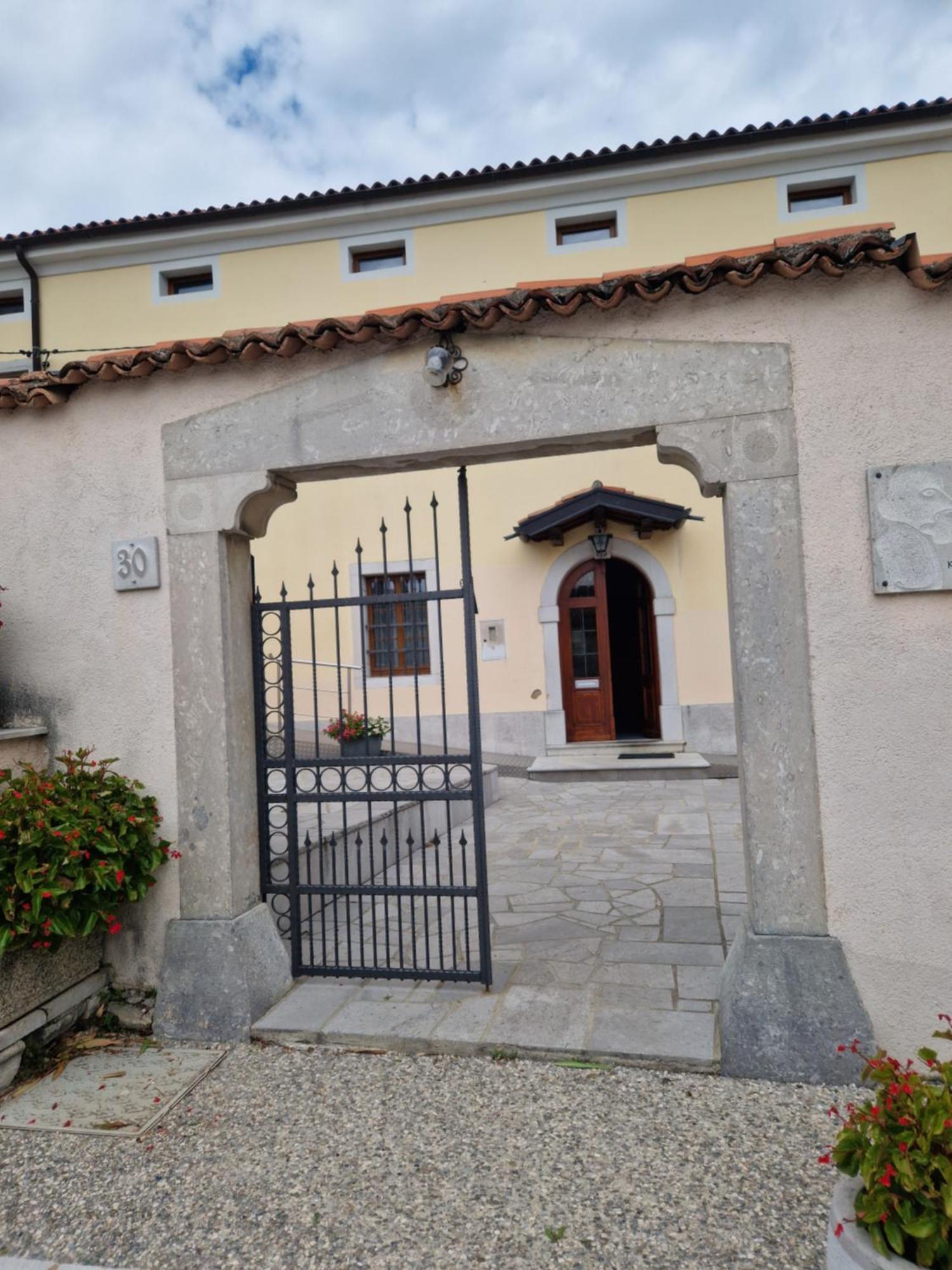 Apartma In Soba Vipavski Kriz Ajdovščina エクステリア 写真